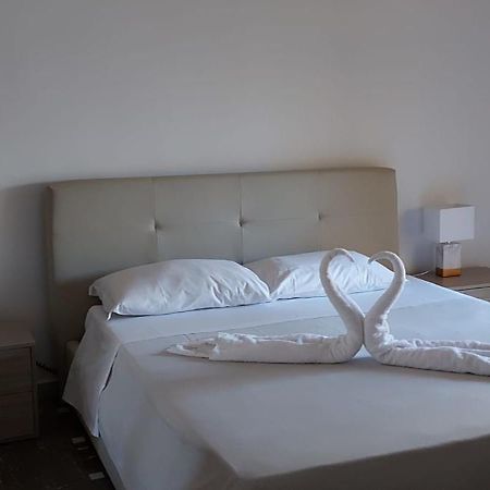 Matthias Central Rooms And Accomodation Бари Екстериор снимка