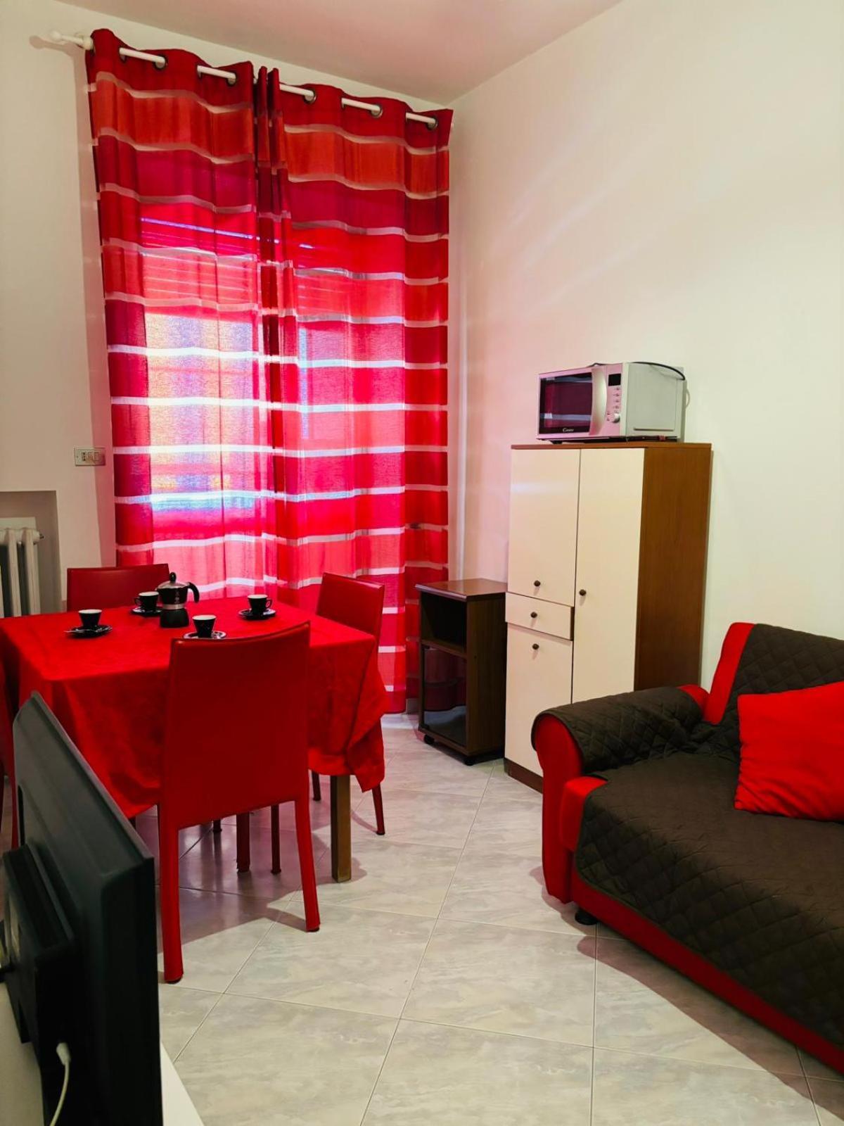 Matthias Central Rooms And Accomodation Бари Екстериор снимка