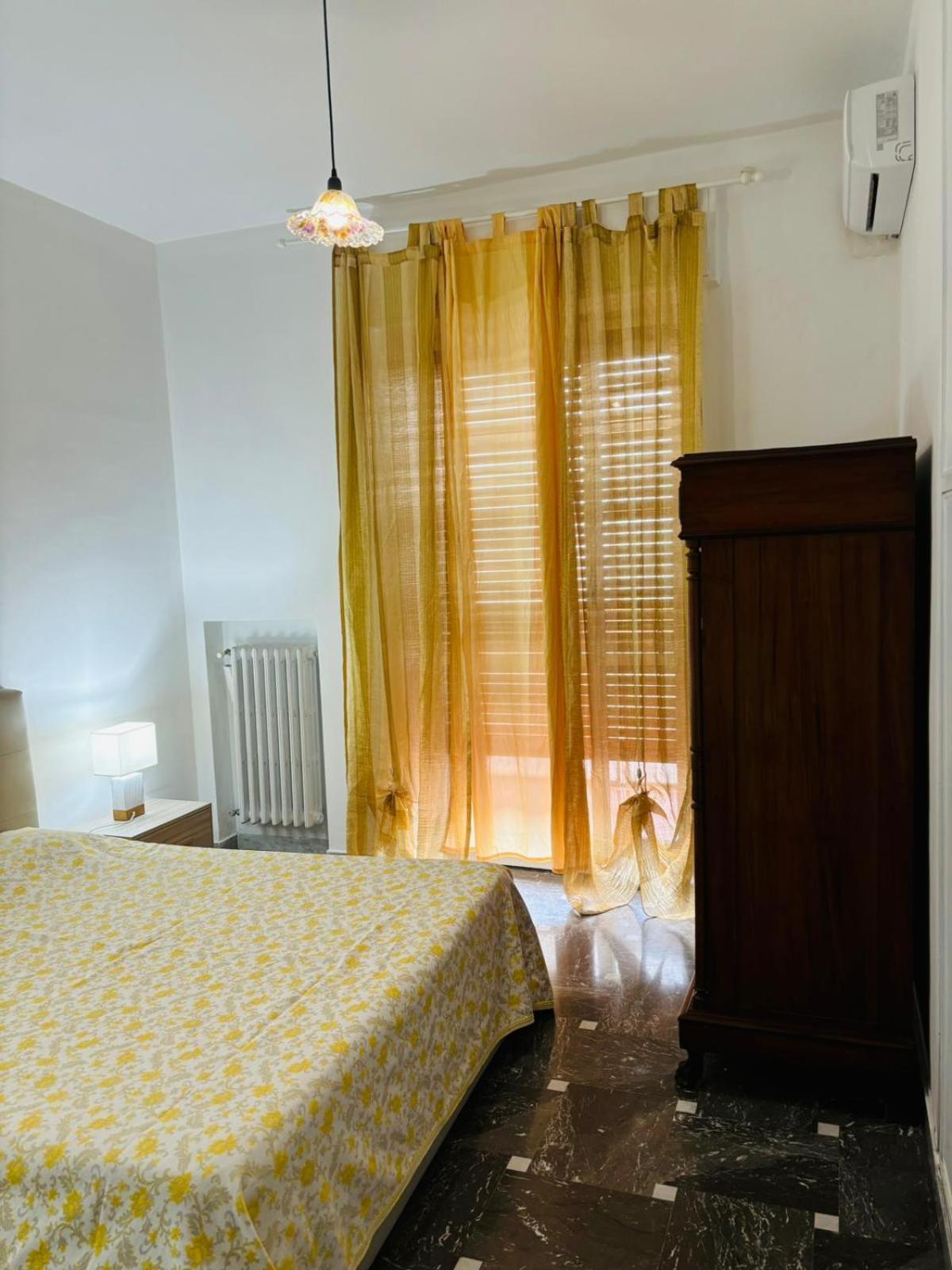 Matthias Central Rooms And Accomodation Бари Екстериор снимка