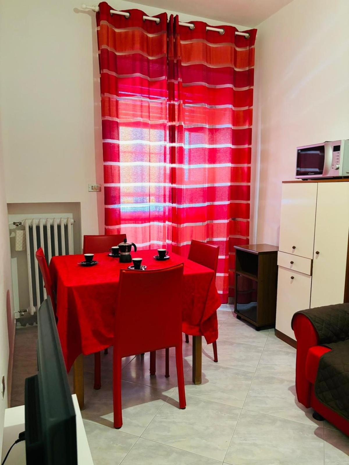 Matthias Central Rooms And Accomodation Бари Екстериор снимка