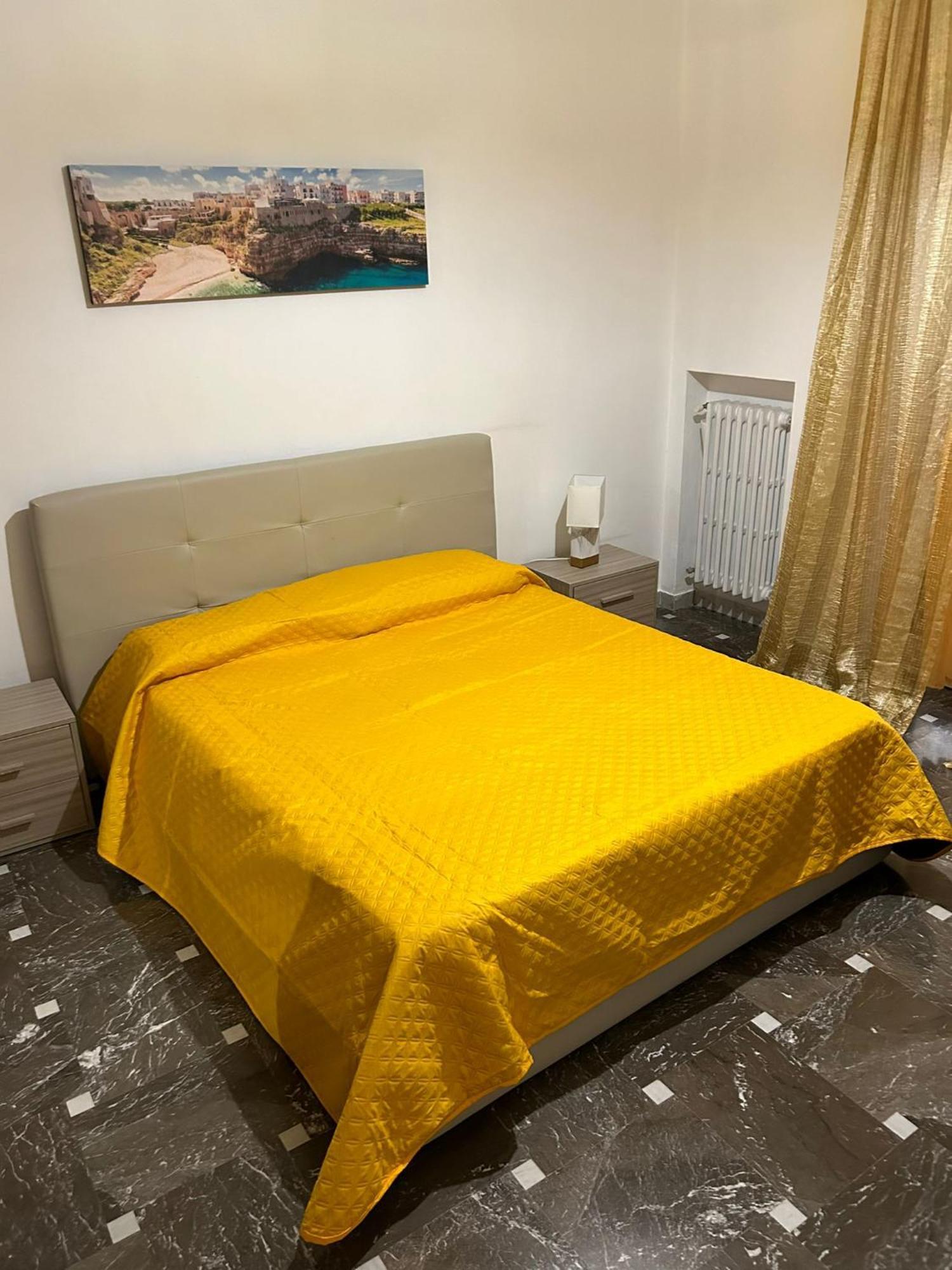 Matthias Central Rooms And Accomodation Бари Екстериор снимка