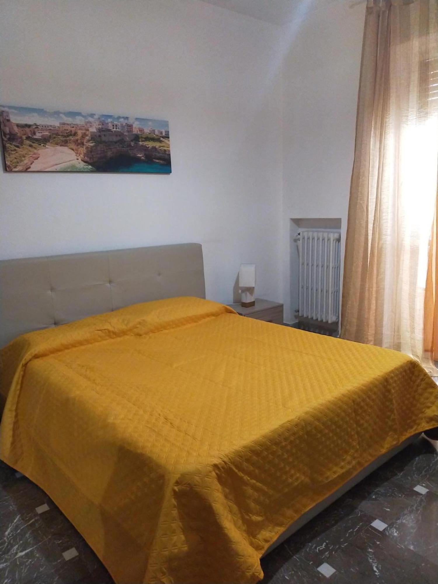 Matthias Central Rooms And Accomodation Бари Екстериор снимка