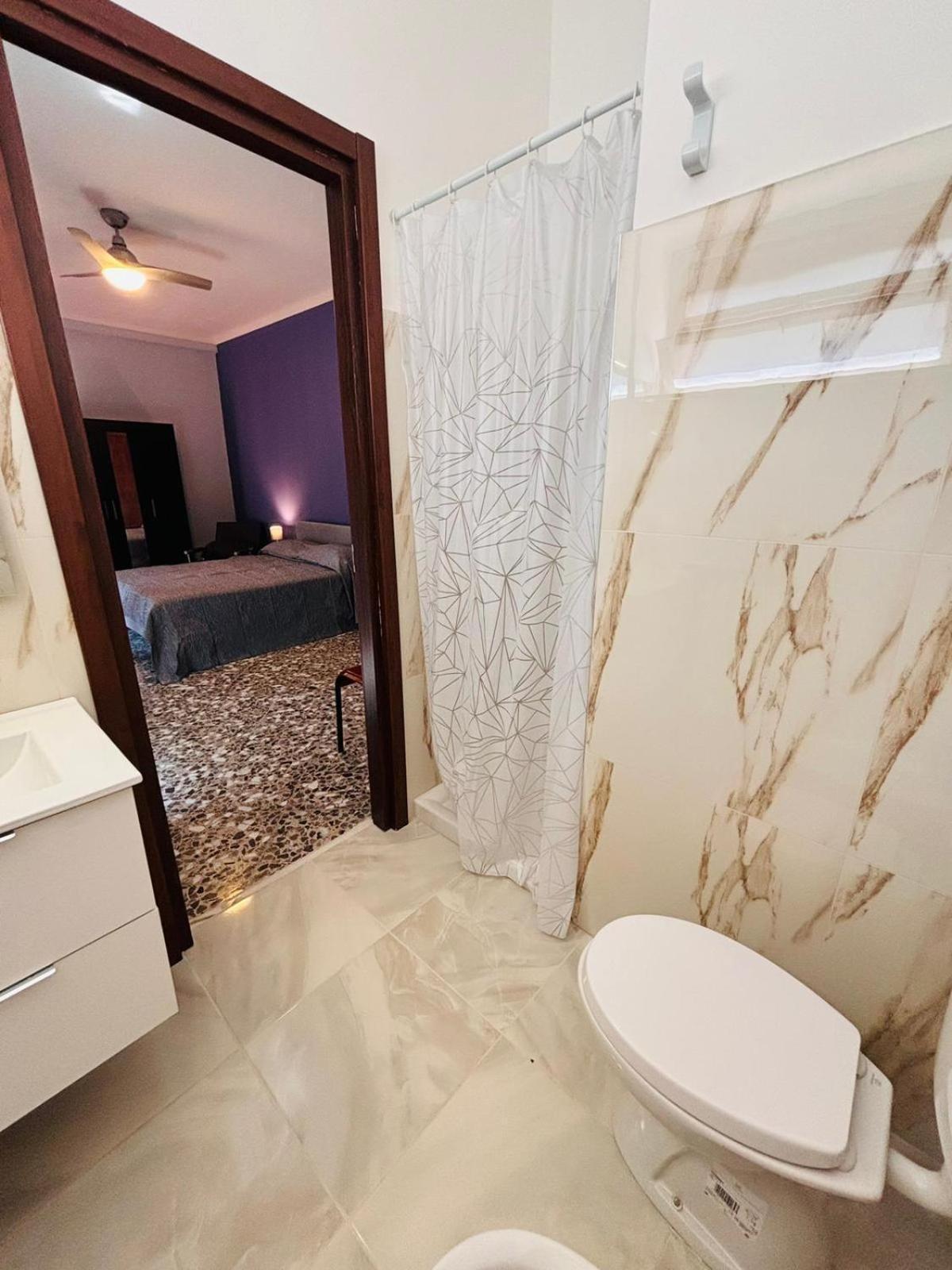 Matthias Central Rooms And Accomodation Бари Екстериор снимка