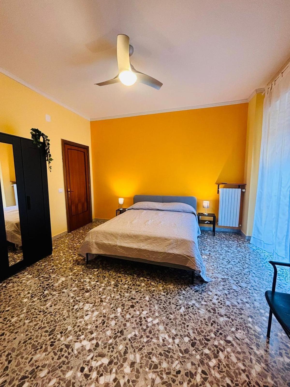 Matthias Central Rooms And Accomodation Бари Екстериор снимка
