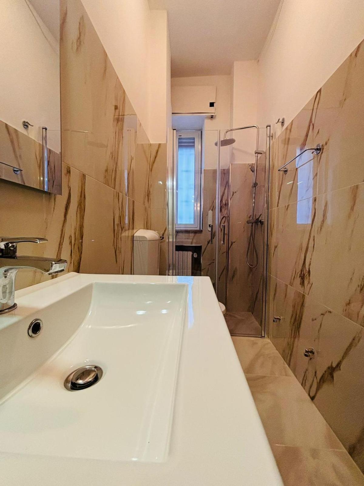 Matthias Central Rooms And Accomodation Бари Екстериор снимка
