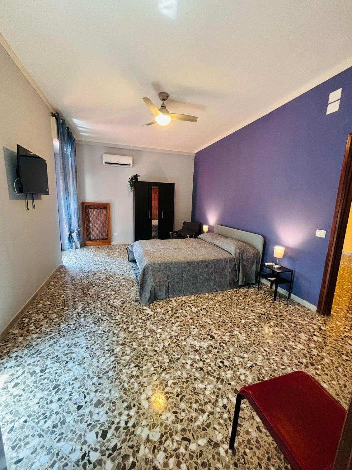 Matthias Central Rooms And Accomodation Бари Екстериор снимка