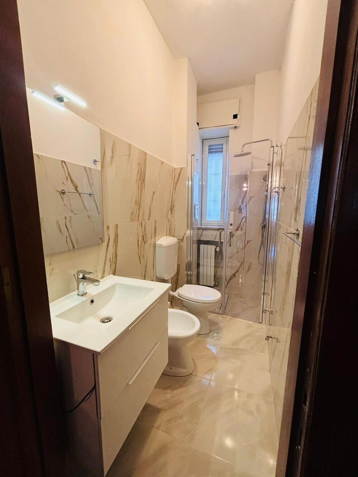 Matthias Central Rooms And Accomodation Бари Екстериор снимка