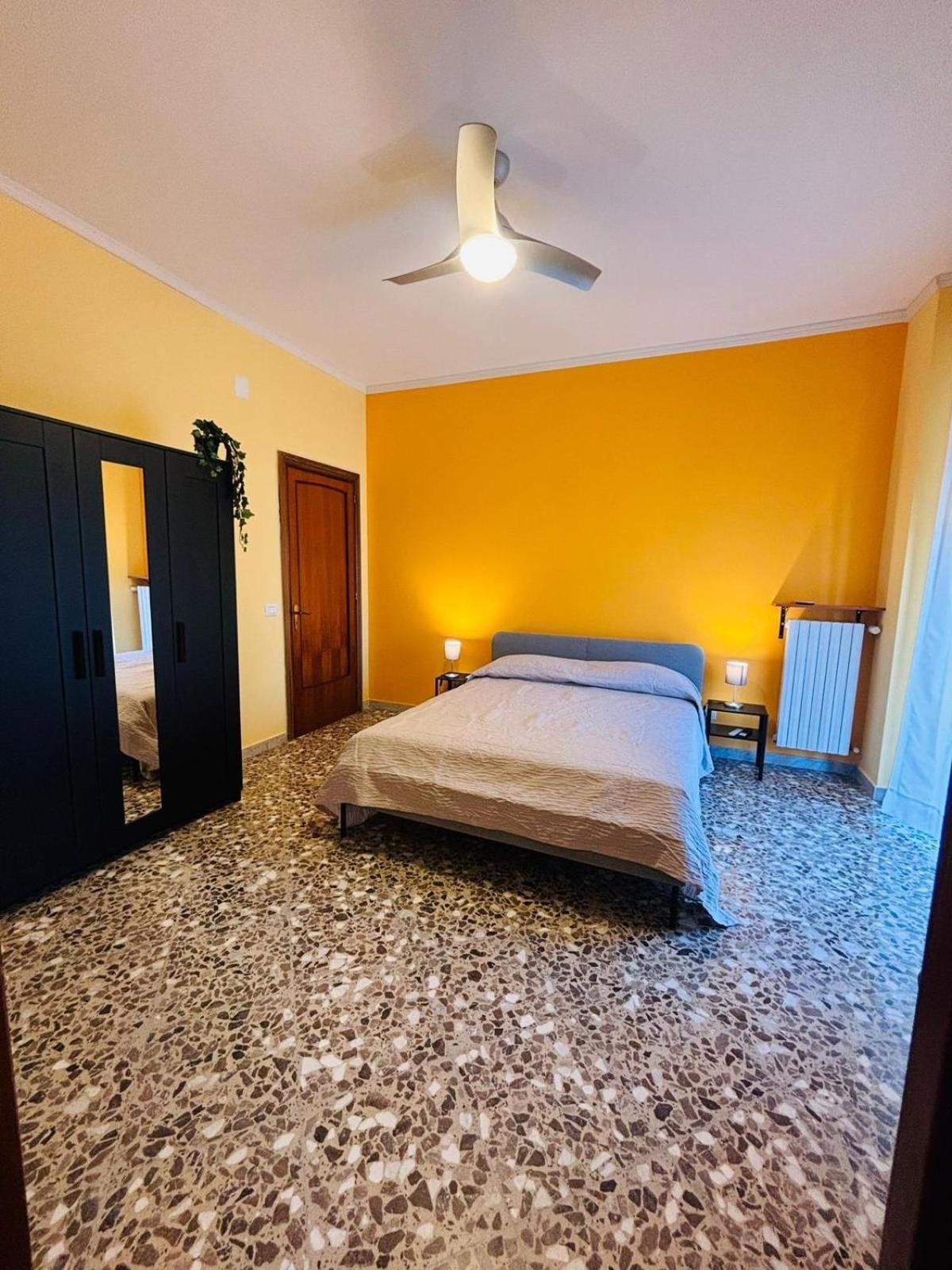 Matthias Central Rooms And Accomodation Бари Екстериор снимка