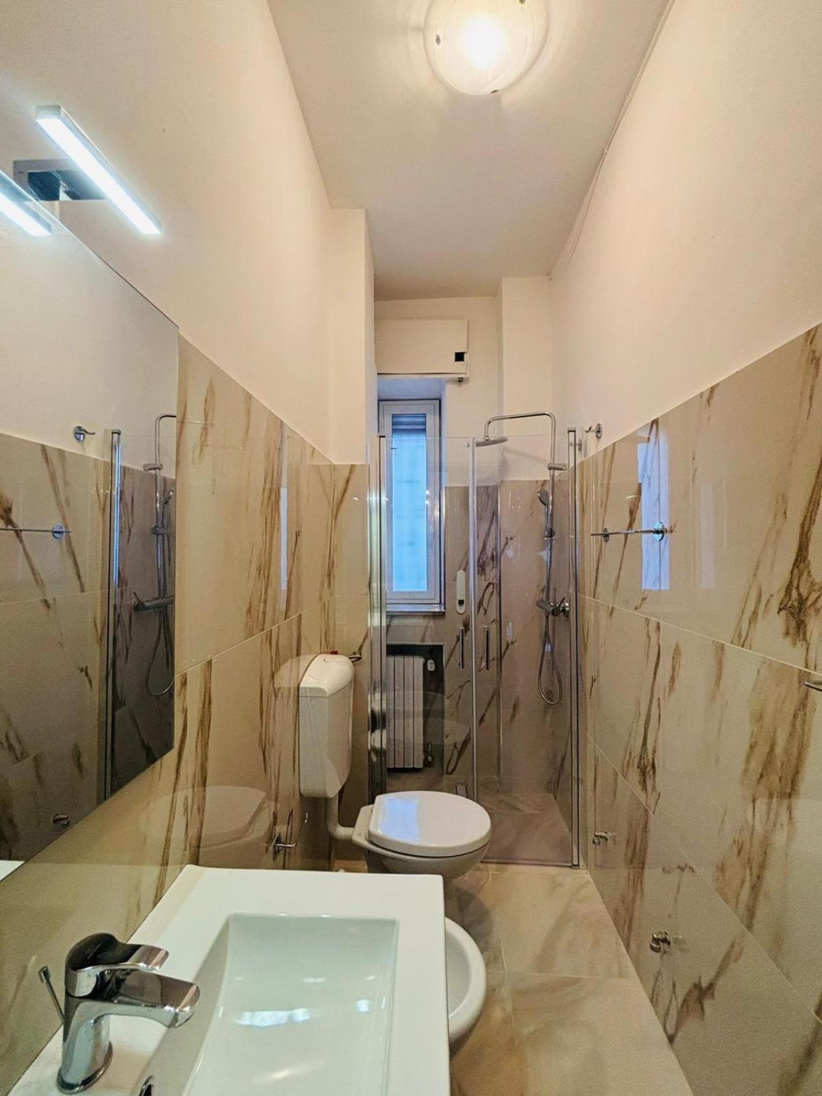 Matthias Central Rooms And Accomodation Бари Екстериор снимка