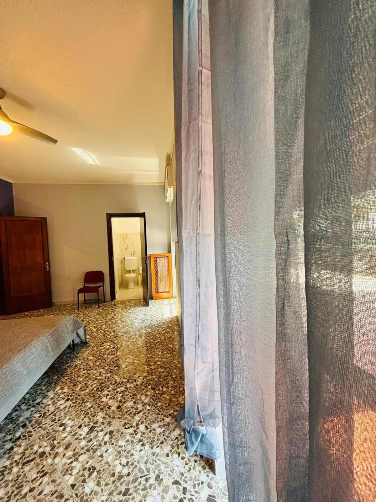 Matthias Central Rooms And Accomodation Бари Екстериор снимка
