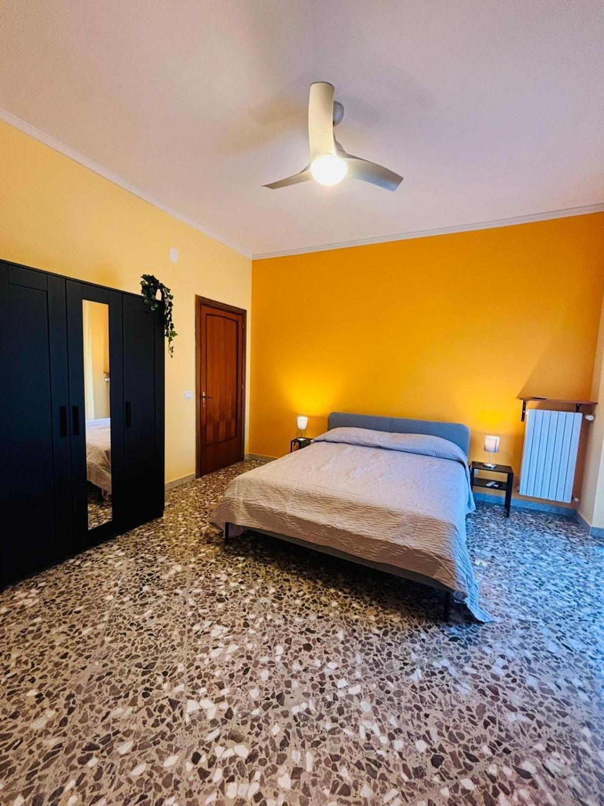 Matthias Central Rooms And Accomodation Бари Екстериор снимка
