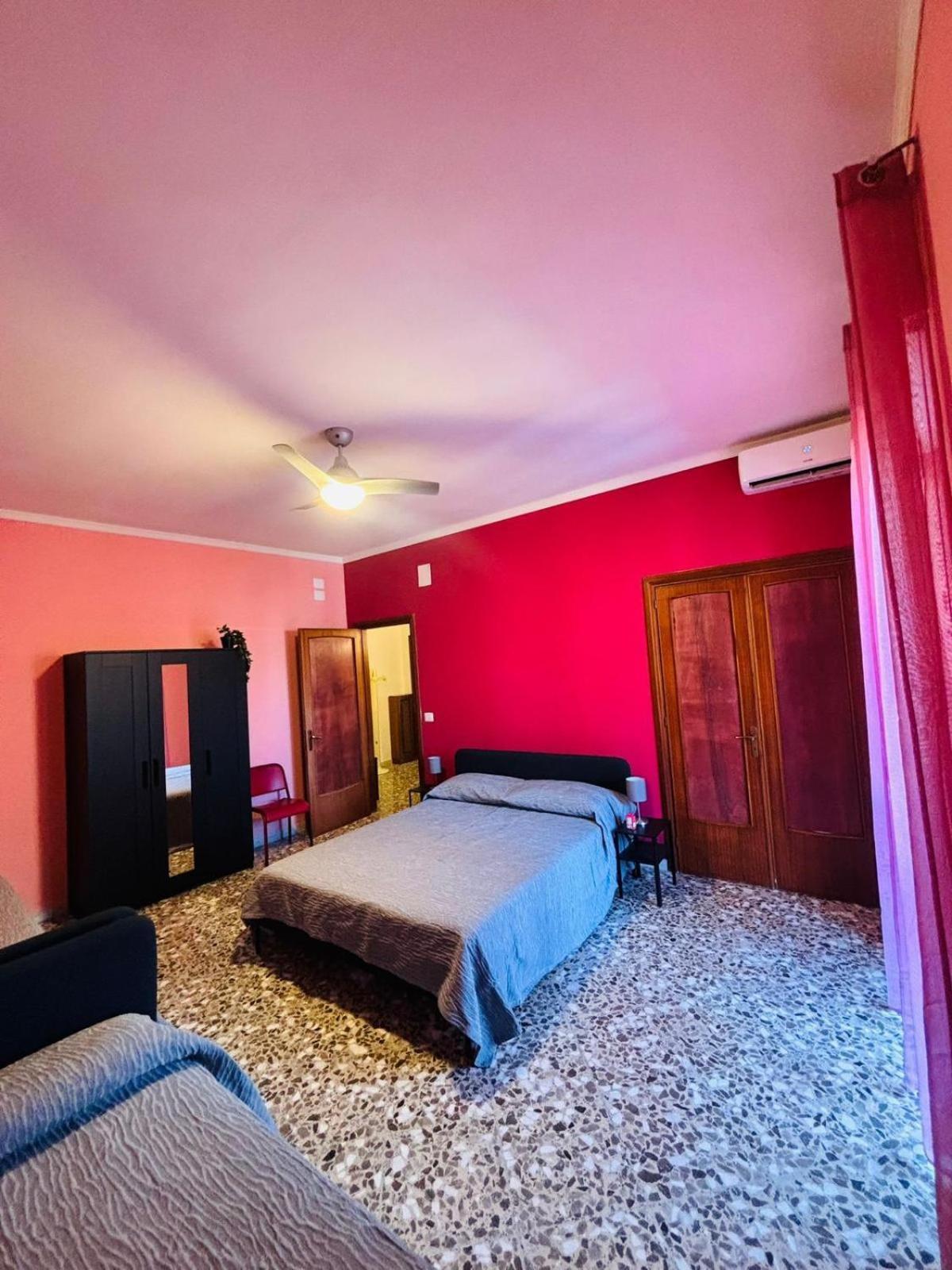 Matthias Central Rooms And Accomodation Бари Екстериор снимка