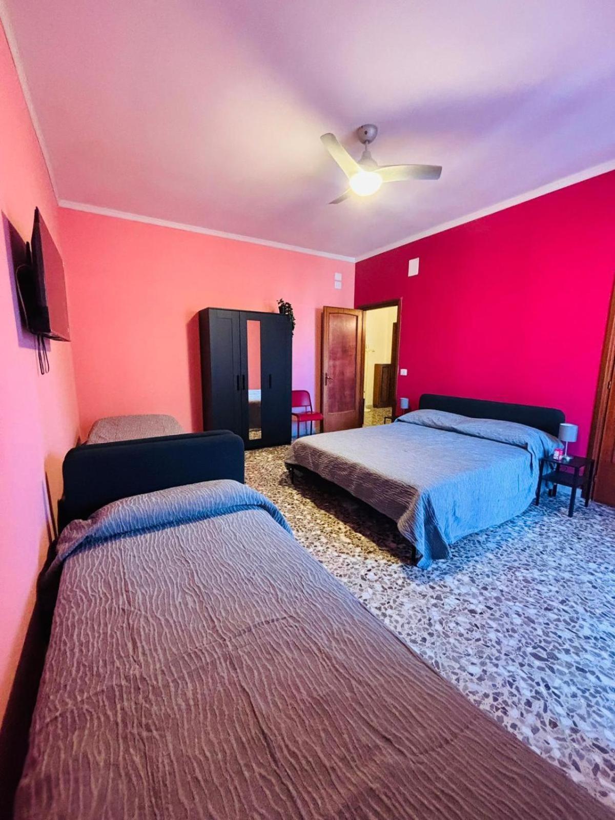 Matthias Central Rooms And Accomodation Бари Екстериор снимка